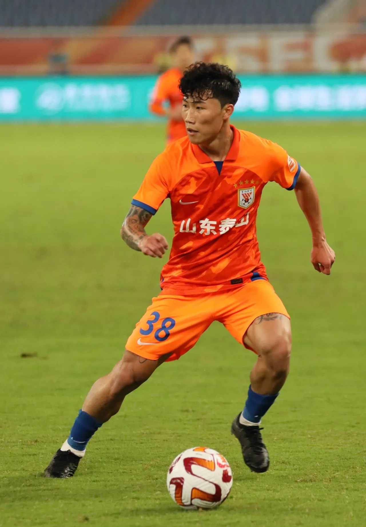 九游官网-足总杯转会期再迎强敌，山东泰山豪取连胜，主帅态度：底气十足，训练强度明显提升的简单介绍