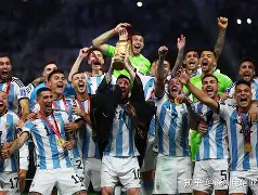 九游体育-足总杯加时末段再迎强敌；莱比锡官宣签约；主帅态度——悬念犹存；医务组通报恢复(英足总杯埃弗顿vs彼得堡联比分预测)